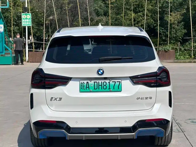 BMW iX3 — Фото автомобиля 13