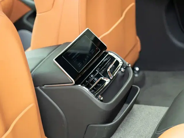 Bentley Flying Spur — Фото автомобиля 13