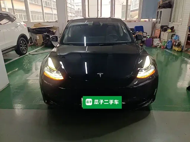 Tesla Model 3 — Фото автомобиля 2