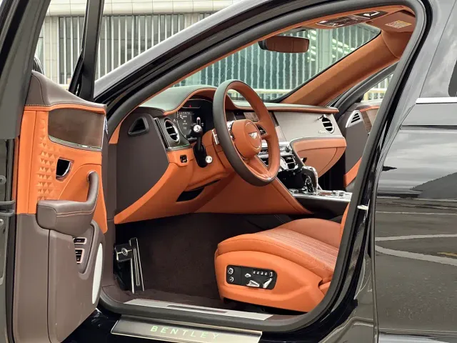 Bentley Flying Spur — Фото автомобиля 5