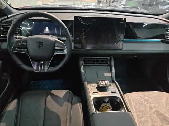 BYD Qin L — Фото автомобиля 9