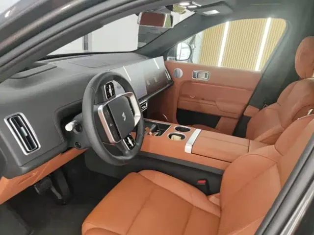 Li Auto L7 — Фото автомобиля 2