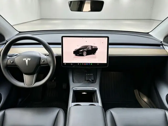 Tesla Model Y — Фото автомобиля 12