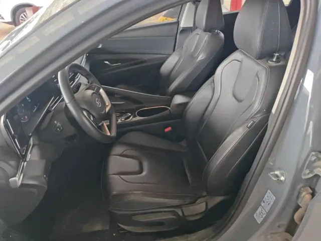 Hyundai Elantra — Фото автомобиля 14