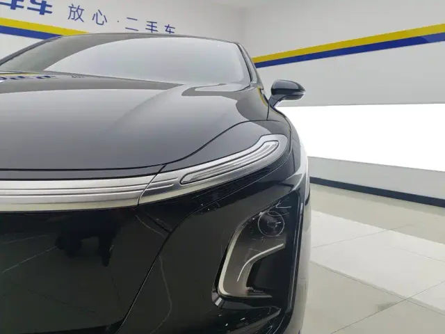 Hongqi E-QM5 — Фото автомобиля 5