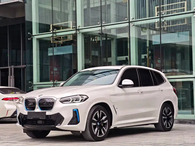 BMW iX3 — Фото автомобиля 4