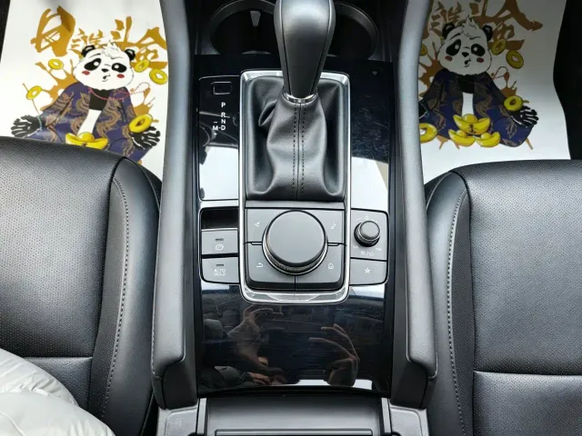 Mazda Axela — Фото автомобиля 13