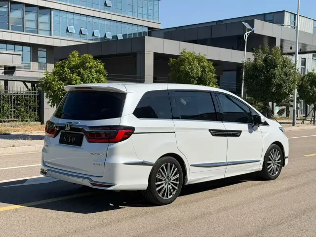 Honda Elysion — Фото автомобиля 6
