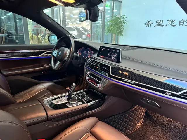 BMW 7 Series — Фото автомобиля 10