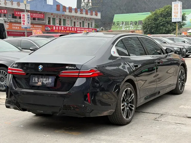 BMW 5 Series — Фото автомобиля 18