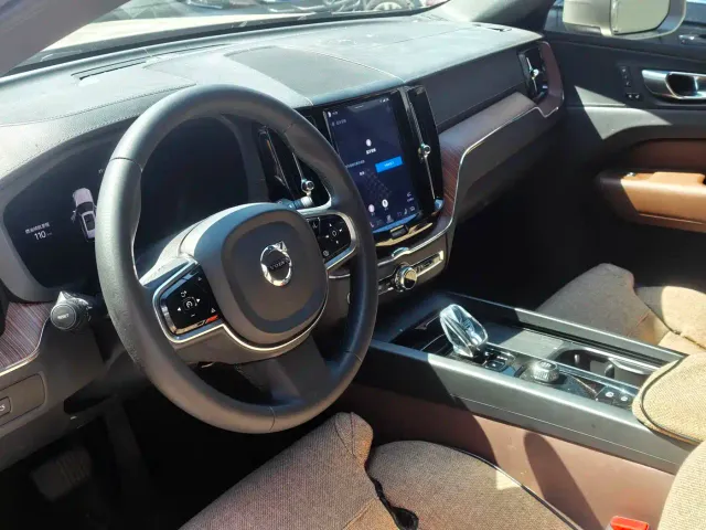 Volvo XC60 — Фото автомобиля 7