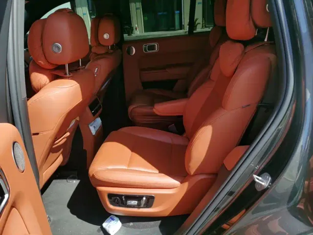 Li Auto L8 — Фото автомобиля 14