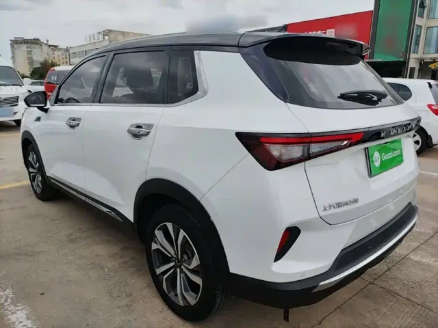 Wuling Asta — Фото автомобиля 4
