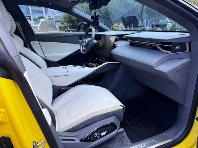 Lotus Eletre — Фото автомобиля 9