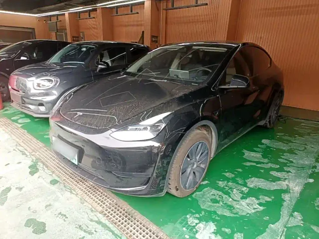 Фотография автомобиля — Tesla Model Y