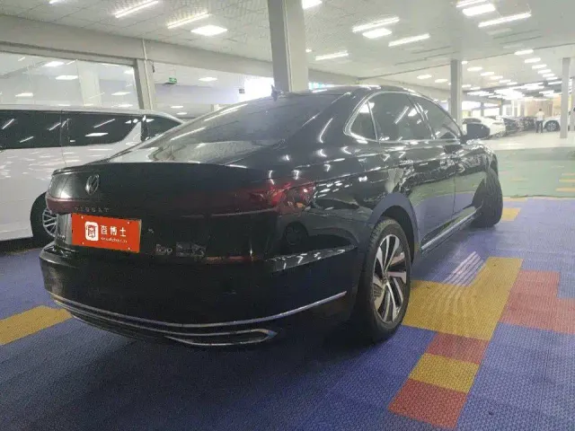 Volkswagen Passat — Фото автомобиля 8