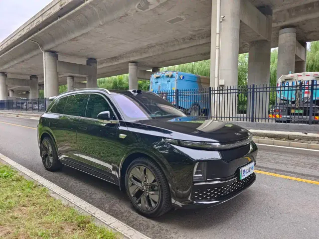 Li Auto L7 — Фото автомобиля 7