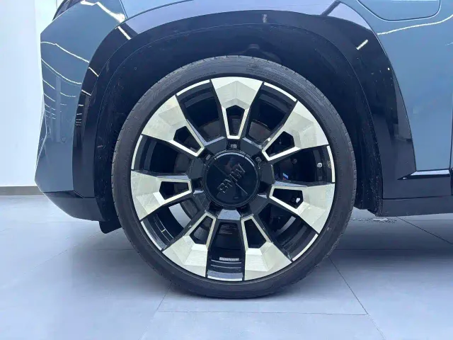 BMW XM — Фото автомобиля 10