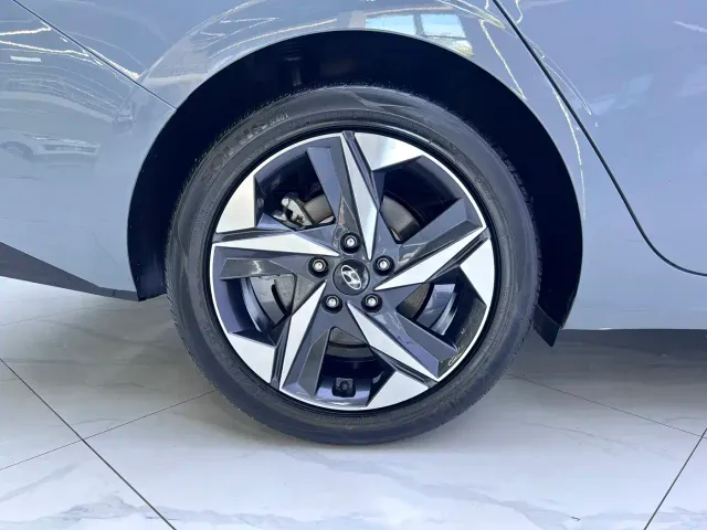 Hyundai Elantra — Фото автомобиля 19