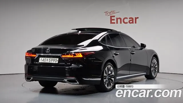 Lexus LS — Фото автомобиля 2