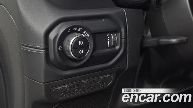 Jeep Wrangler — Фото автомобиля 24