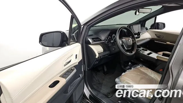 Toyota Sienna — Фото автомобиля 10