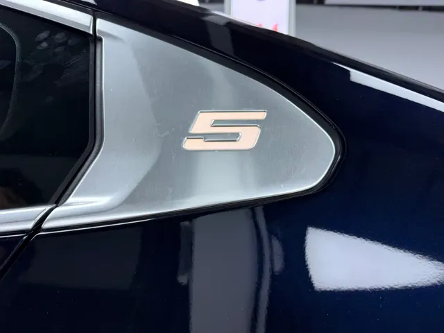 BMW 5 Series — Фото автомобиля 23