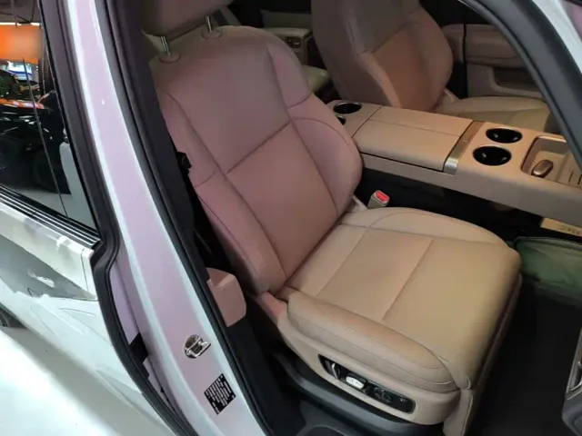 Li Auto MEGA — Фото автомобиля 24
