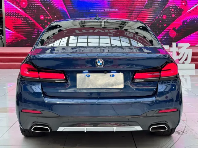 BMW 5 Series — Фото автомобиля 23