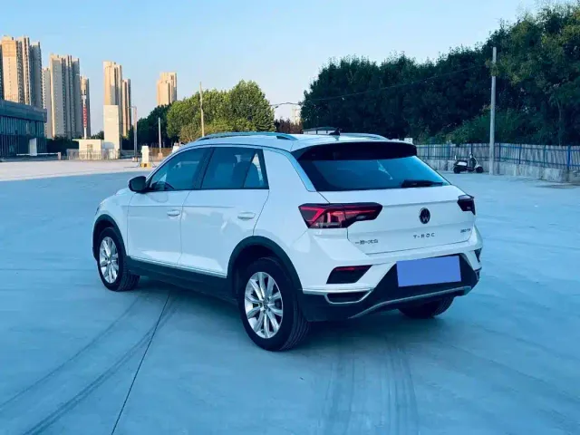 Volkswagen T-Roc — Фото автомобиля 2