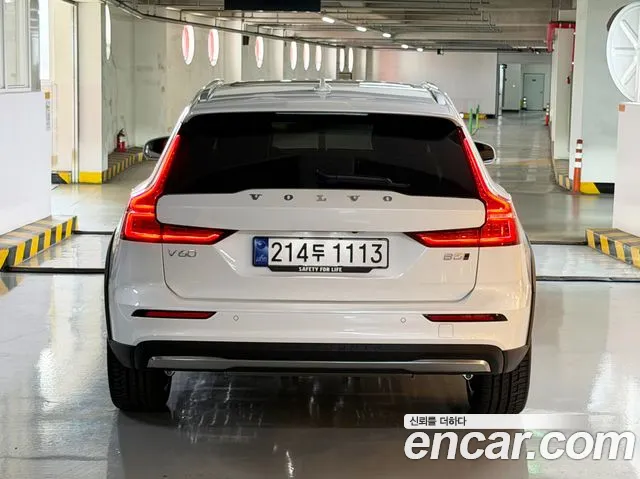 Volvo V60 Cross Country 2nd Gen — Фото автомобиля 4