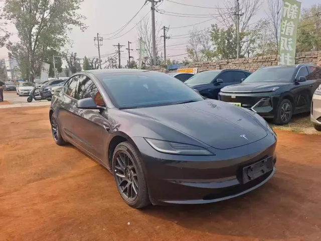 Фотография автомобиля — Tesla Model 3