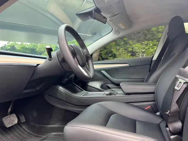 Tesla Model 3 — Фото автомобиля 14