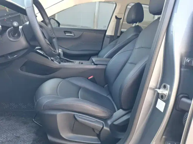 Roewe i5 — Фото автомобиля 14