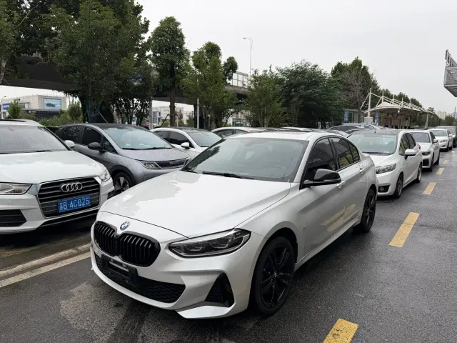 Фотография автомобиля — BMW 1 Series