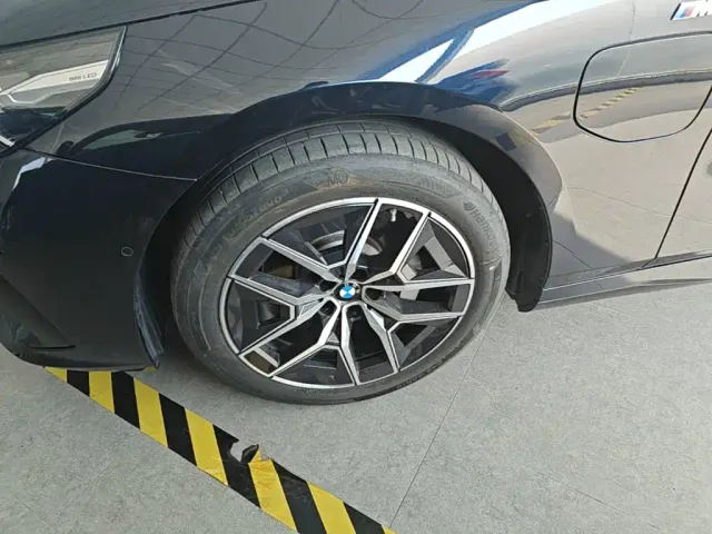 BMW i5 — Фото автомобиля 22