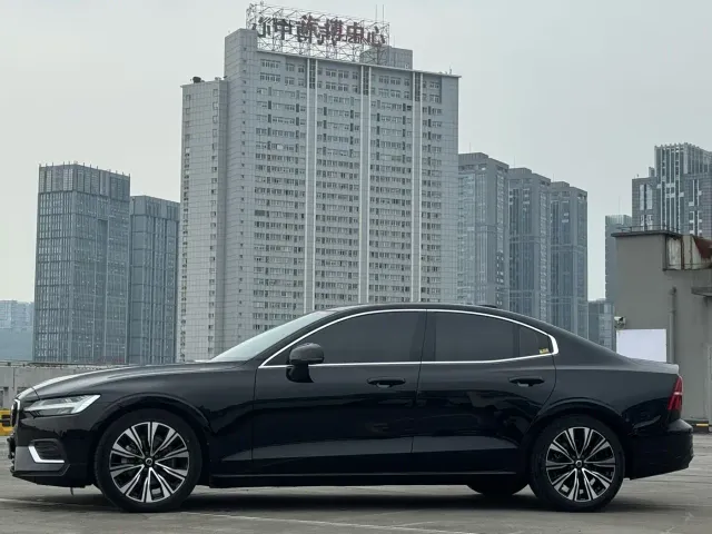 Volvo S60 — Фото автомобиля 4