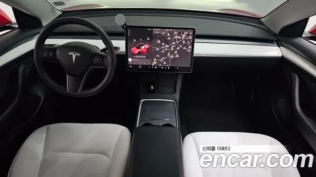 Tesla Model 3 — Фото автомобиля 10