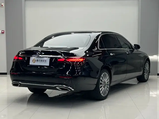 Mercedes-Benz E-Class — Фото автомобиля 18