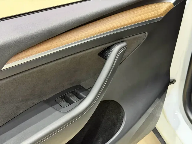 Tesla Model Y — Фото автомобиля 13