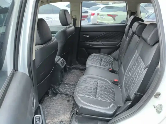 Mitsubishi Outlander — Фото автомобиля 16