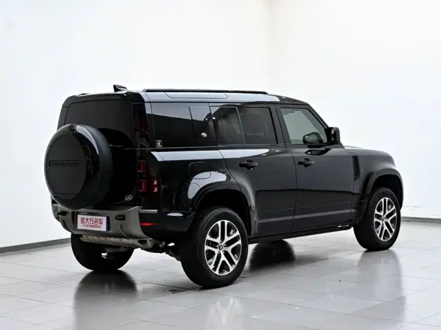 Land Rover Defender — Фото автомобиля 7