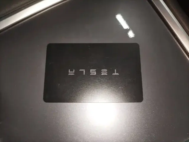 Tesla Model Y — Фото автомобиля 16