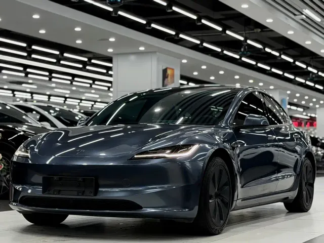 Фотография автомобиля — Tesla Model 3
