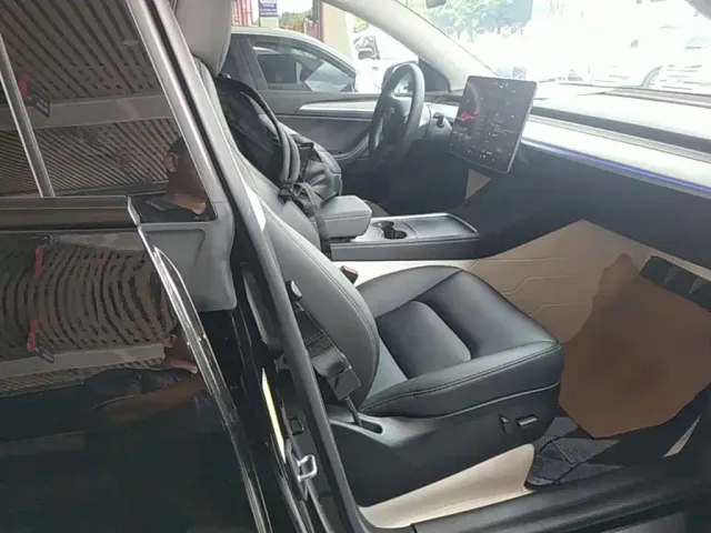 Tesla Model Y — Фото автомобиля 24