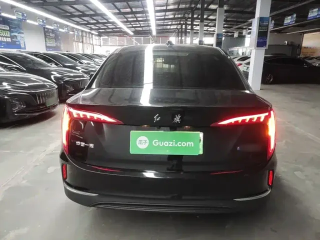 Hongqi E-QM5 — Фото автомобиля 5