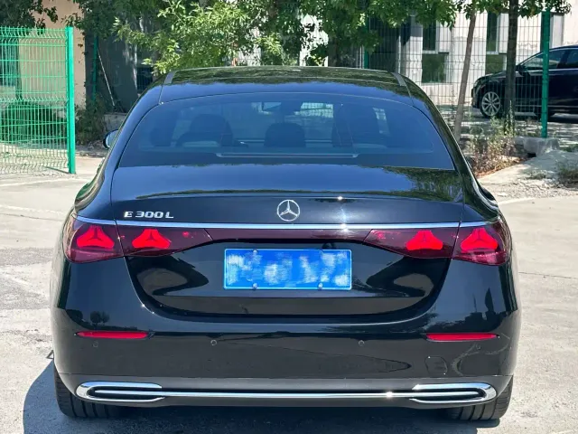 Mercedes-Benz E-Class — Фото автомобиля 8