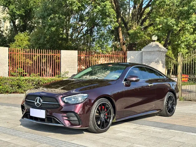 Фотография автомобиля — Mercedes-Benz E-Class