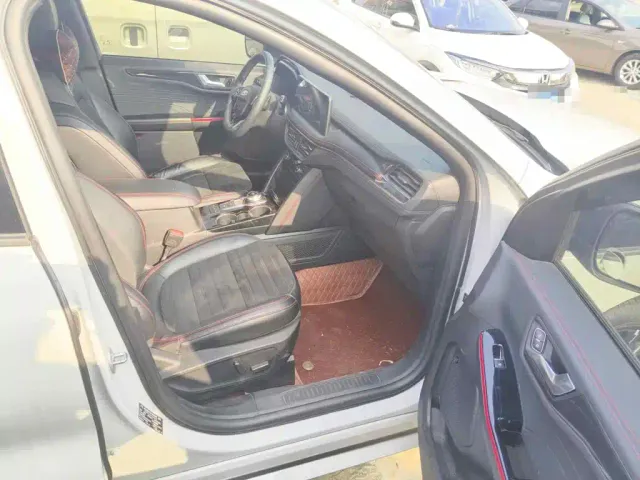 Ford Escape — Фото автомобиля 13
