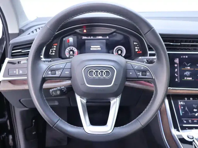 Audi Q7 — Фото автомобиля 16